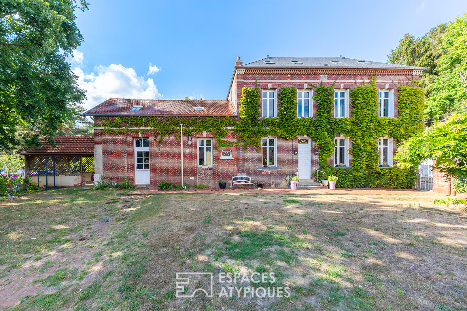 L’Ambitieuse – Grande maison bourgeoise avec studio indépendant