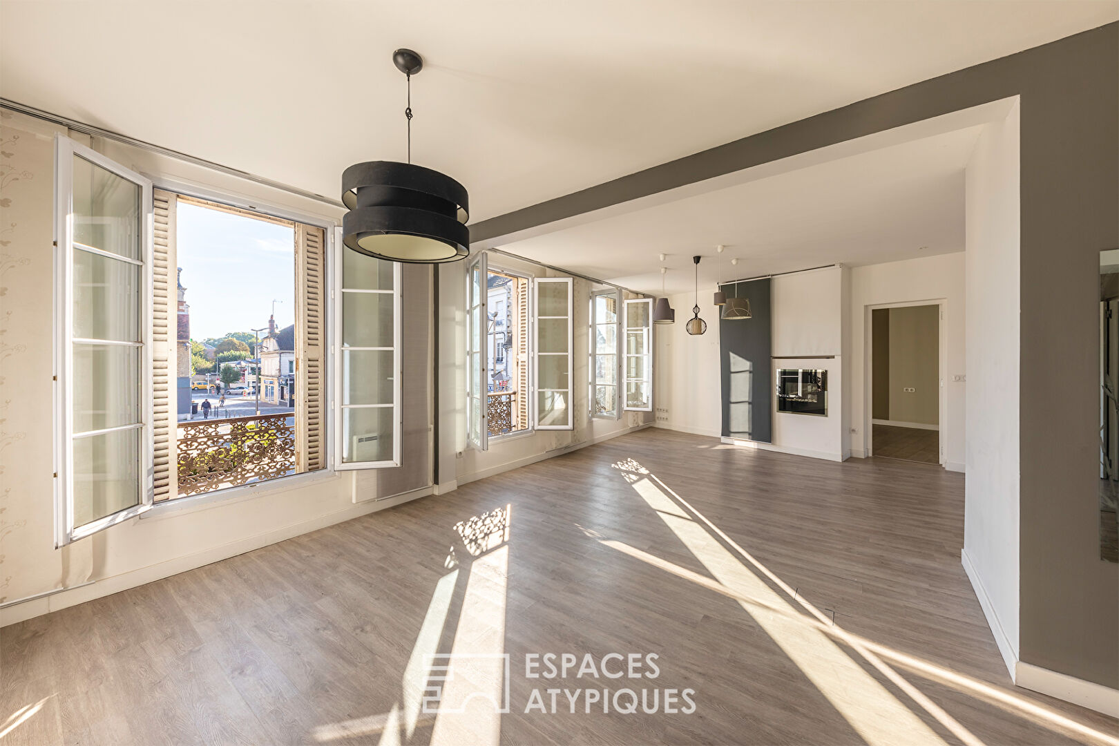 THE SPACIOUS – Apartment in the city center with a view