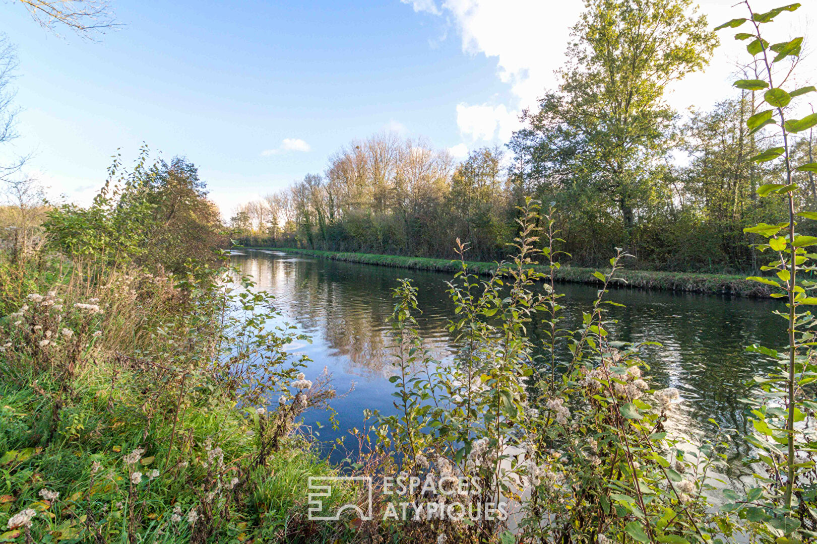 The Butterfly House-Le Corbusier in nature House and its pond – waterfront