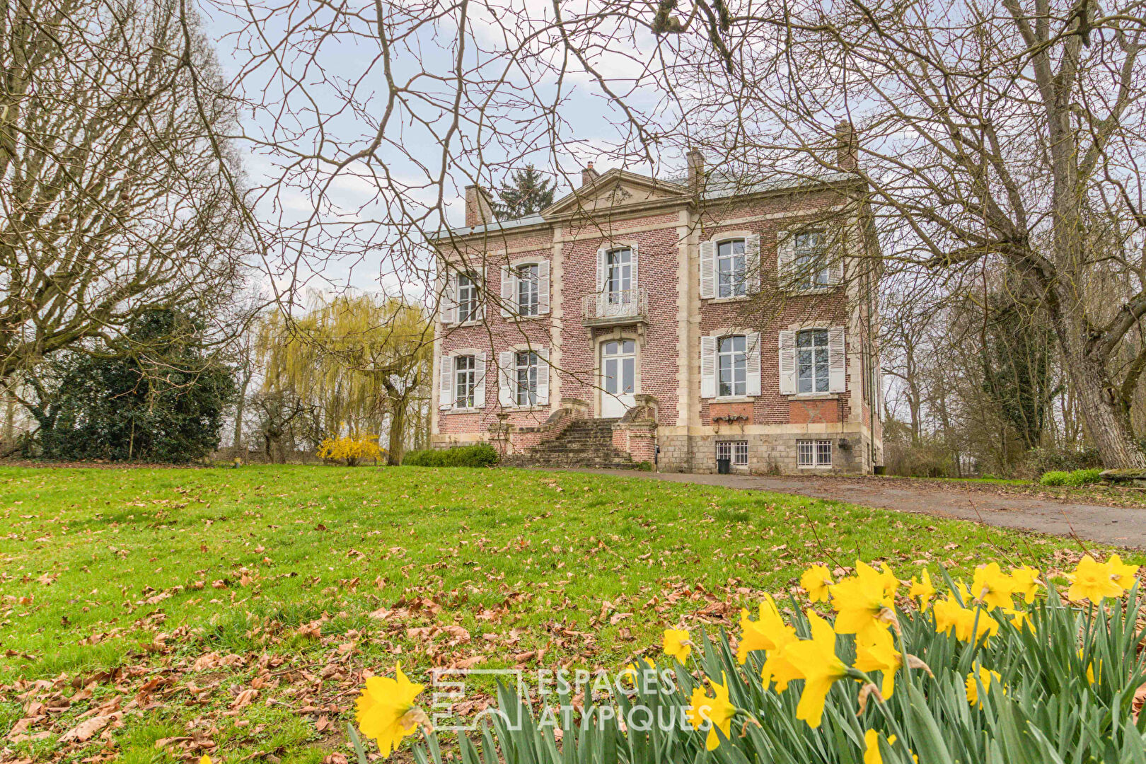 Castle life – 19th century residence at the gates of Amiens