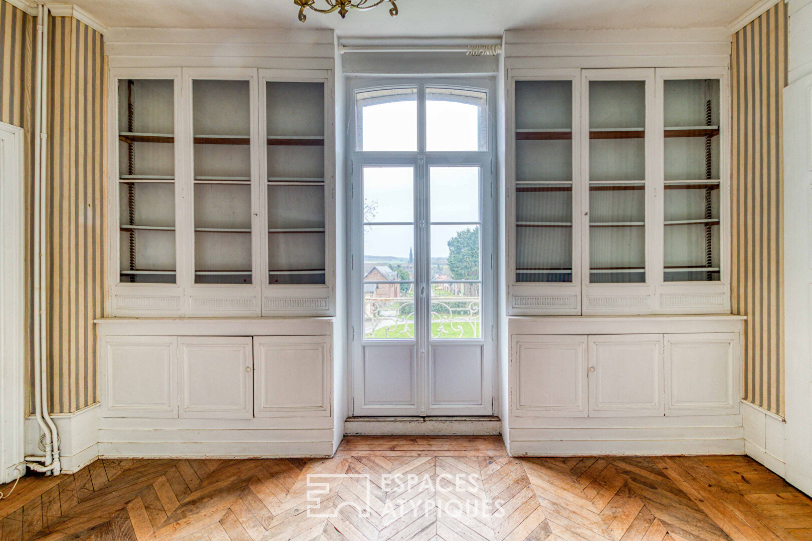 Castle life – 19th century residence at the gates of Amiens