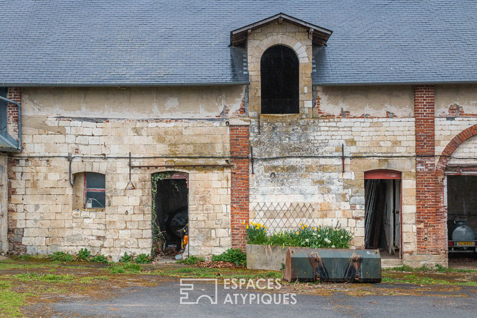 Castle life – 19th century residence at the gates of Amiens