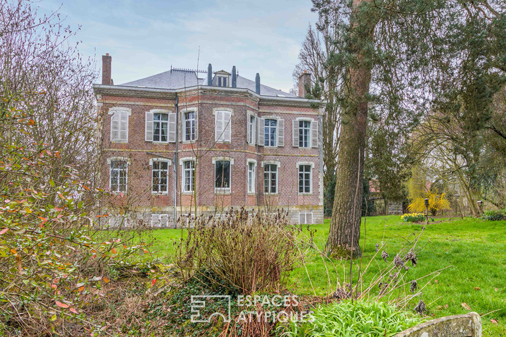 Castle life – 19th century residence at the gates of Amiens