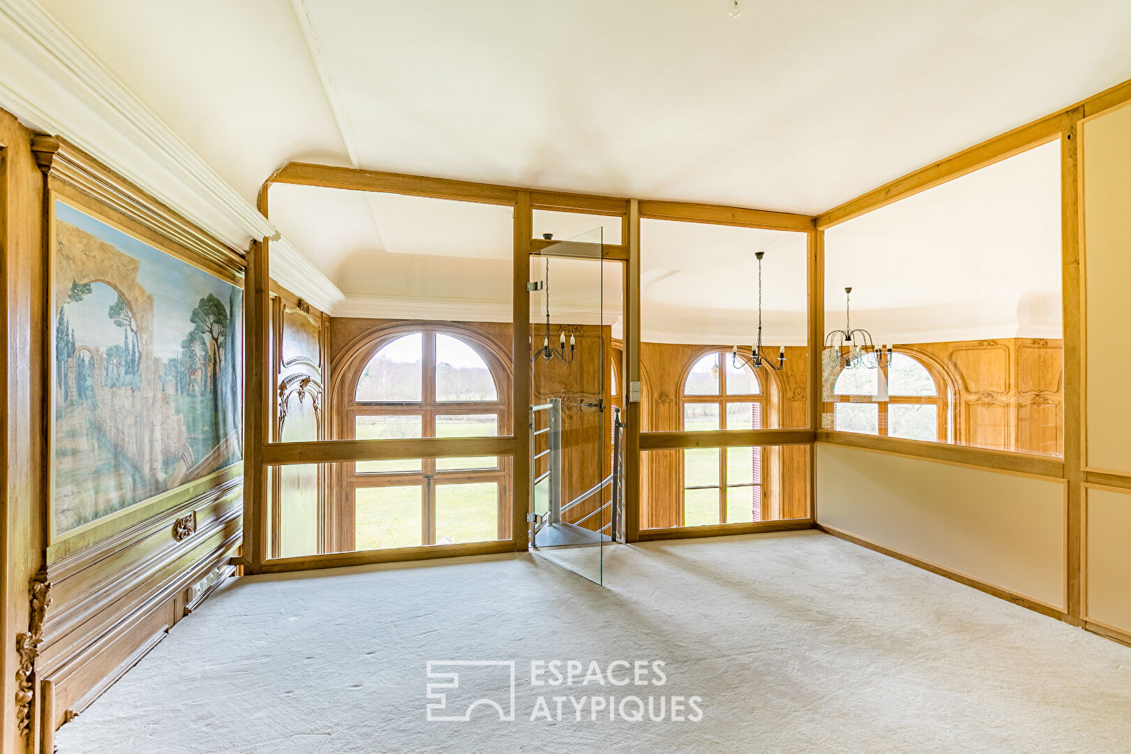 Bercé par l’Histoire – Magnifique appartement contemporain aménagé au coeur du Château de Villette et son parc