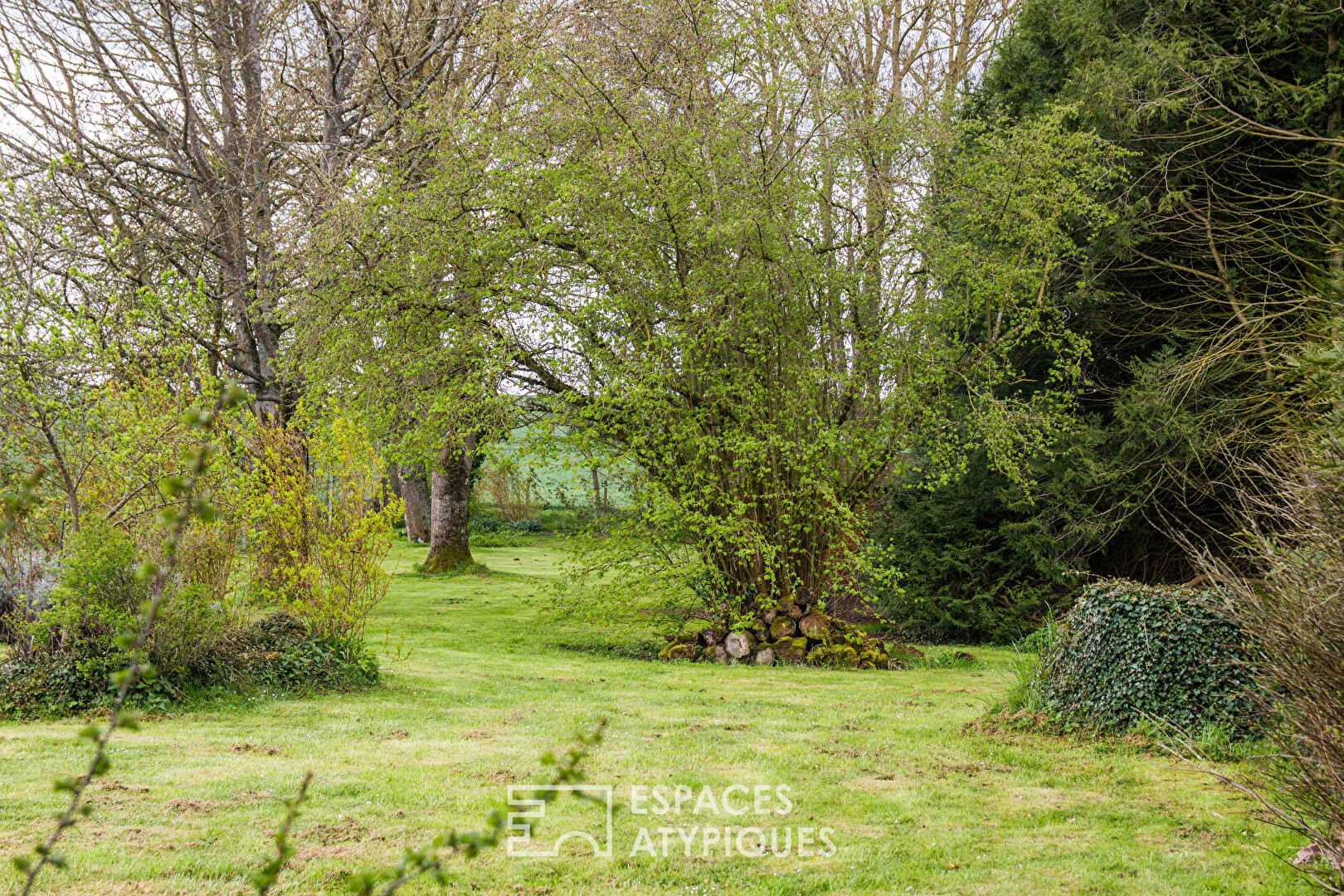 Le petit cottage – Coquette maison de campagne à colombages et ses annexes aménagées