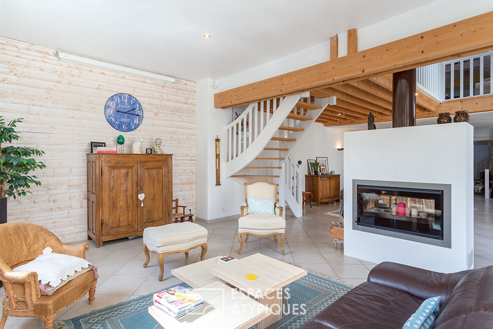 Ancienne Bobinerie de 245m² avec garage et jardin proche du centre-ville