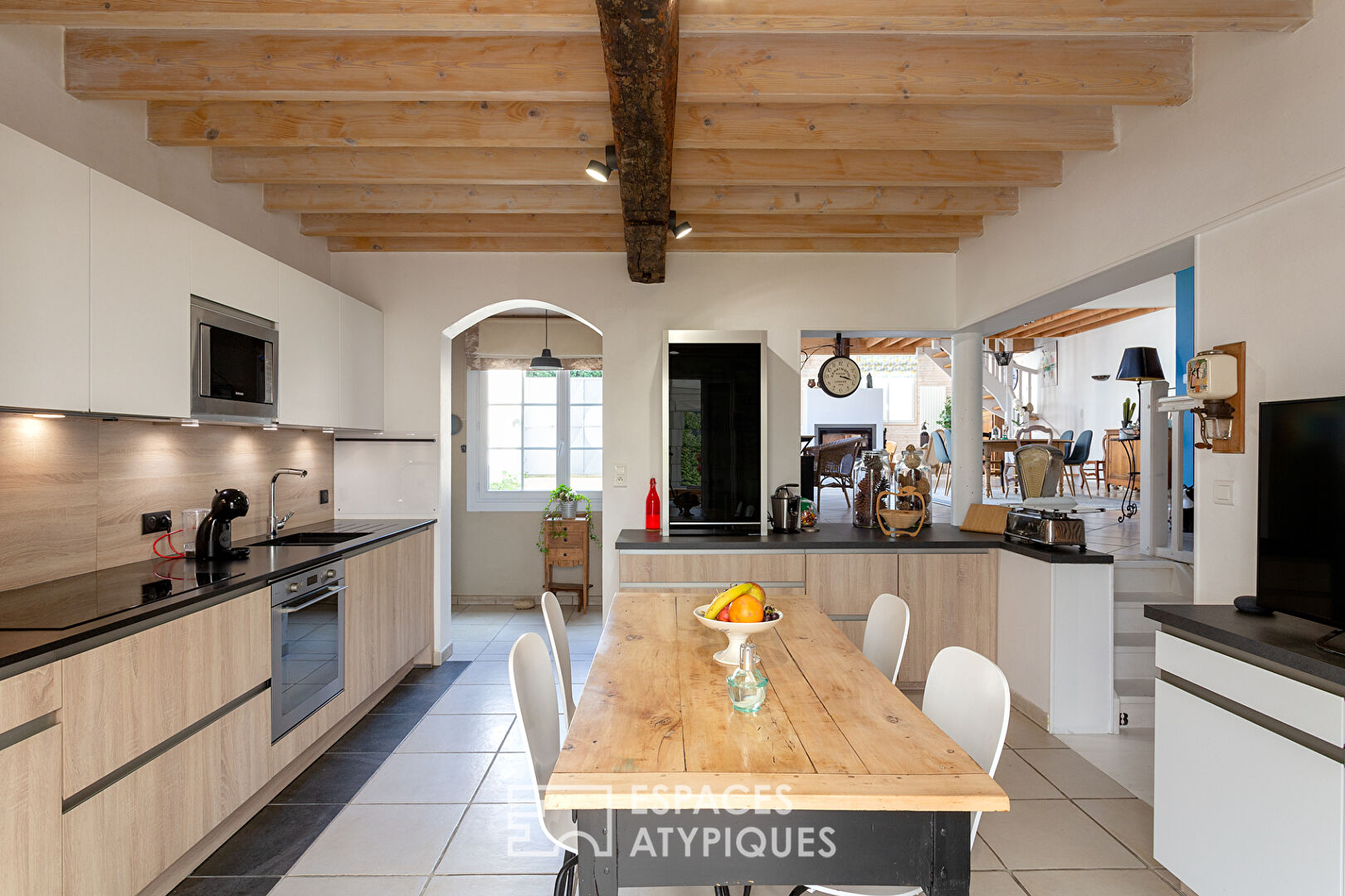 Ancienne Bobinerie de 245m² avec garage et jardin proche du centre-ville