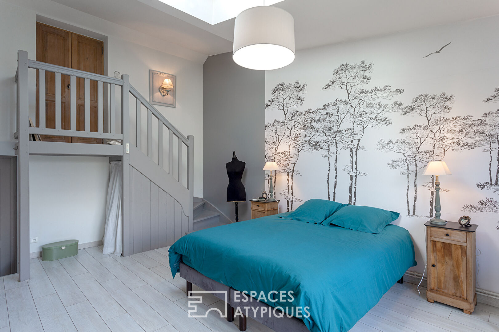 Ancienne Bobinerie de 245m² avec garage et jardin proche du centre-ville