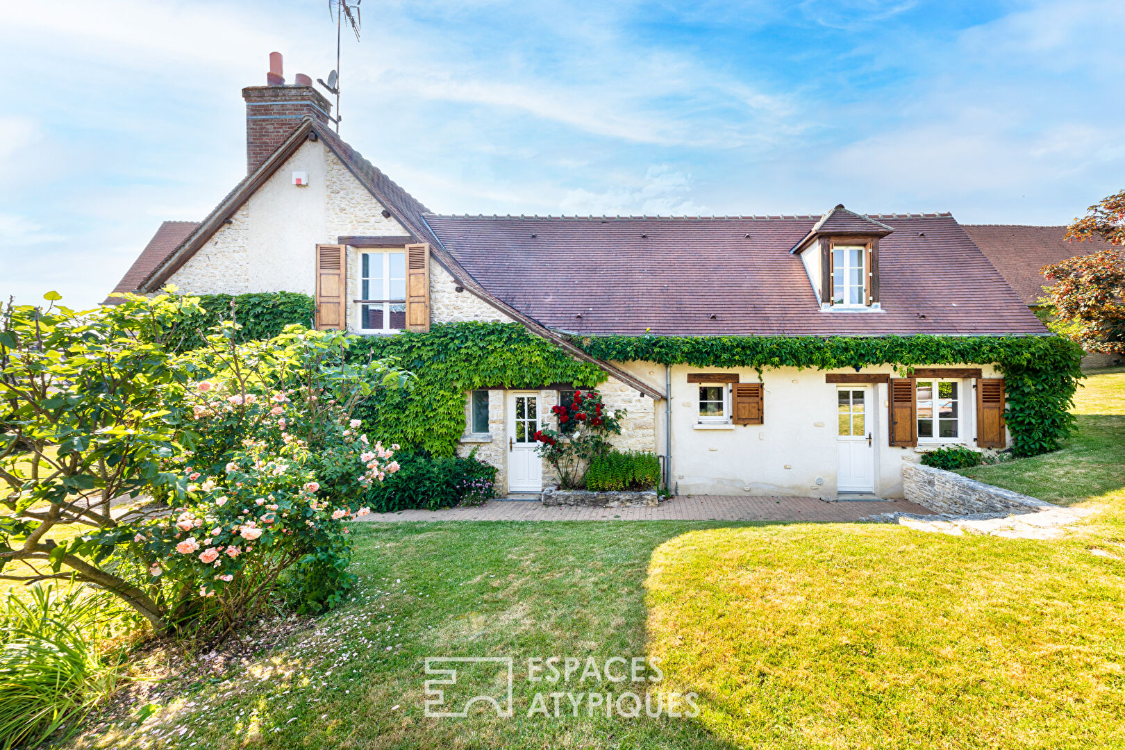 Stone house with independent studio and heated swimming pool