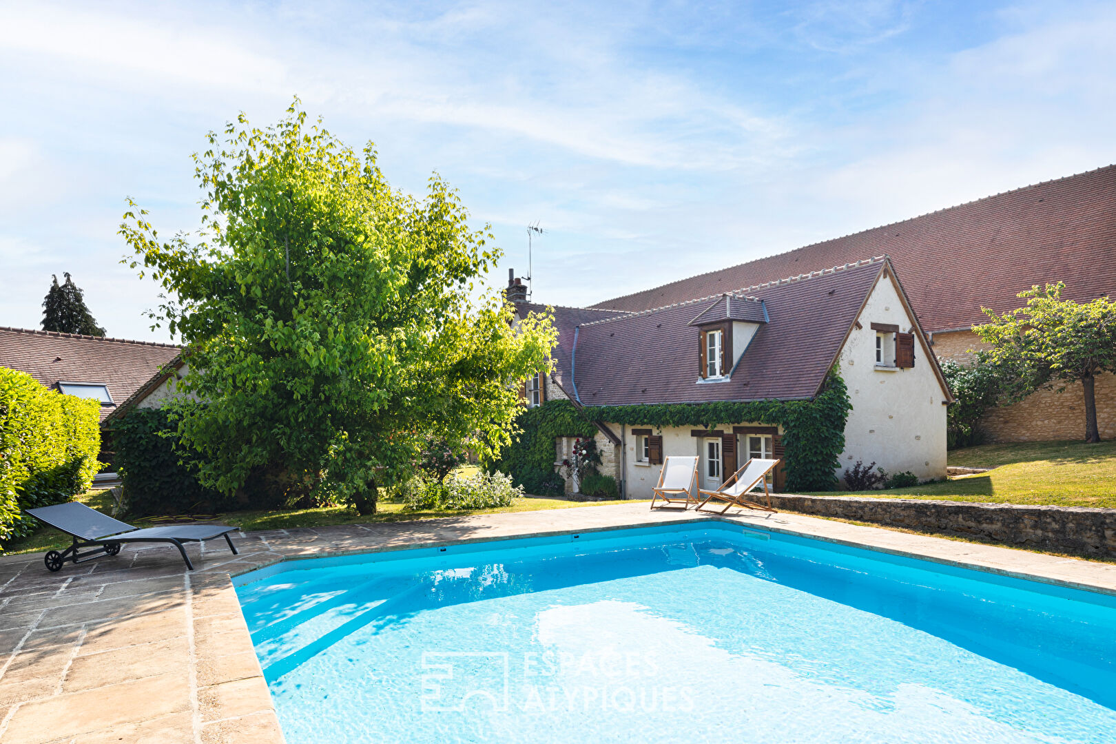 Maison en pierres avec studio indépendant et piscine chauffée