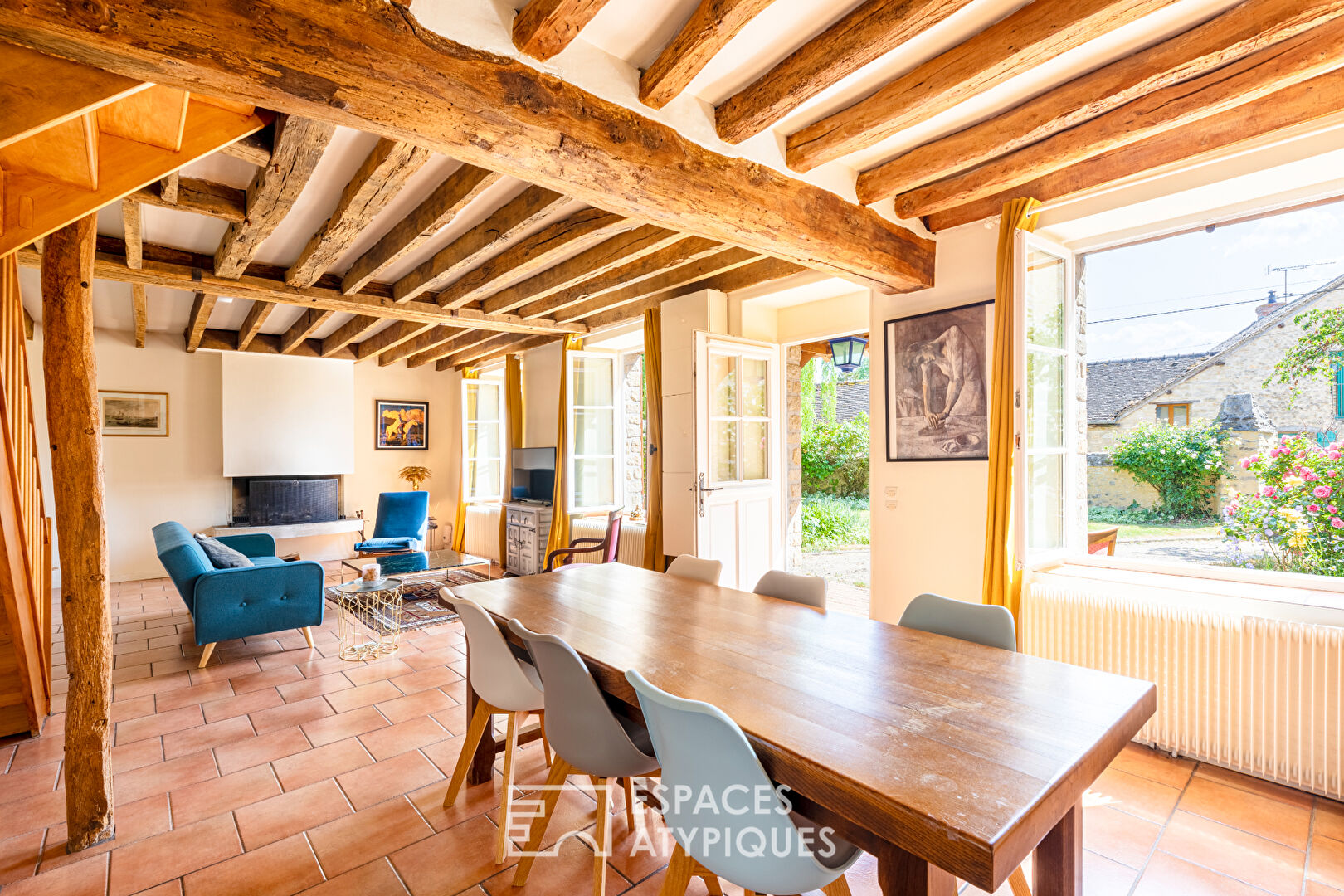 Maison en pierres avec studio indépendant et piscine chauffée