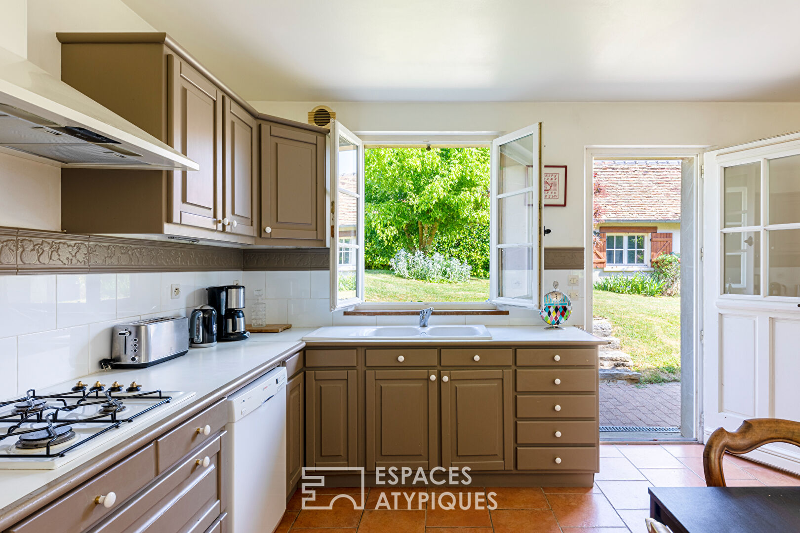 Maison en pierres avec studio indépendant et piscine chauffée