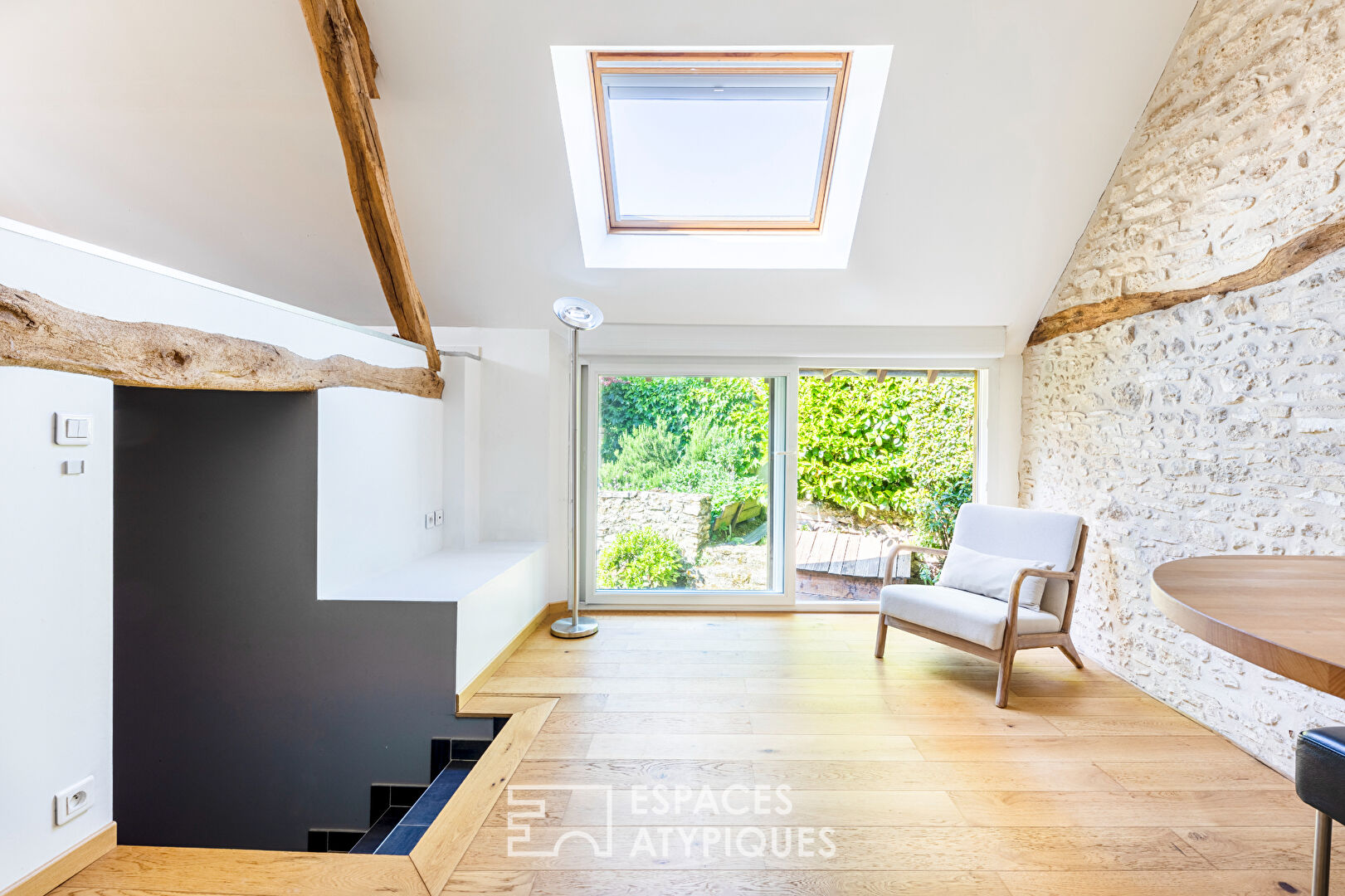 Maison en pierres avec studio indépendant et piscine chauffée