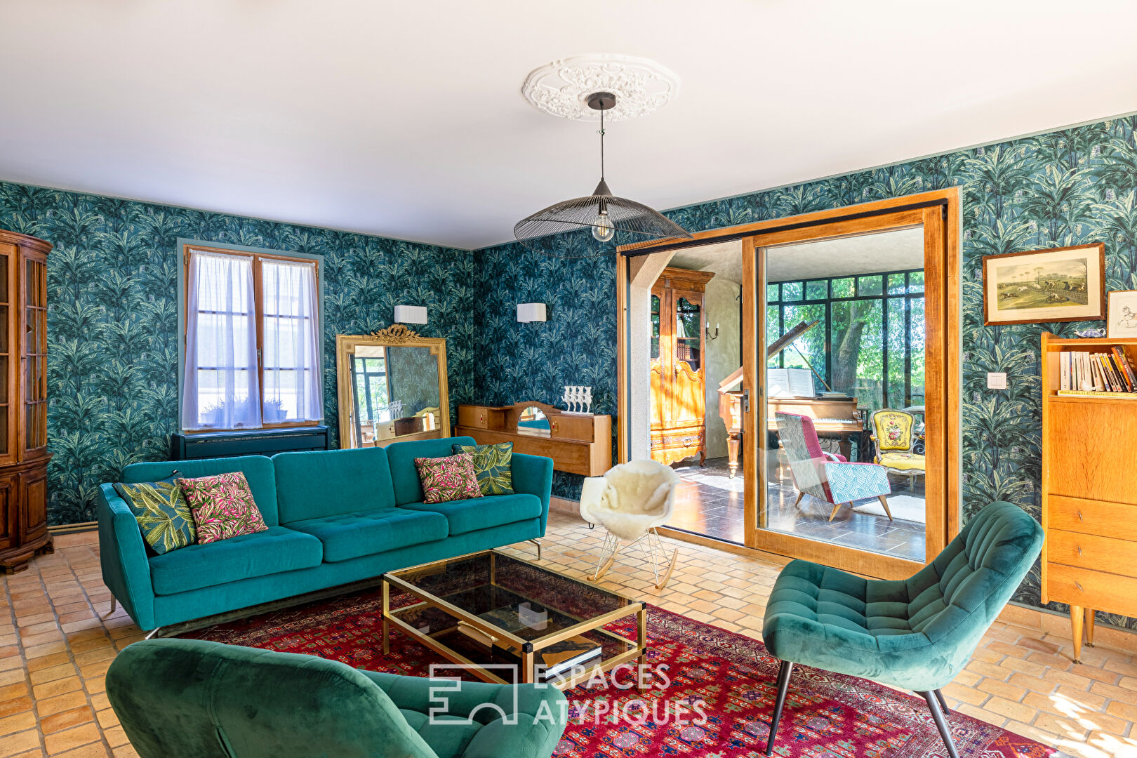 For sale The secondary Elegant country house at CHAMBLY 190 sqm