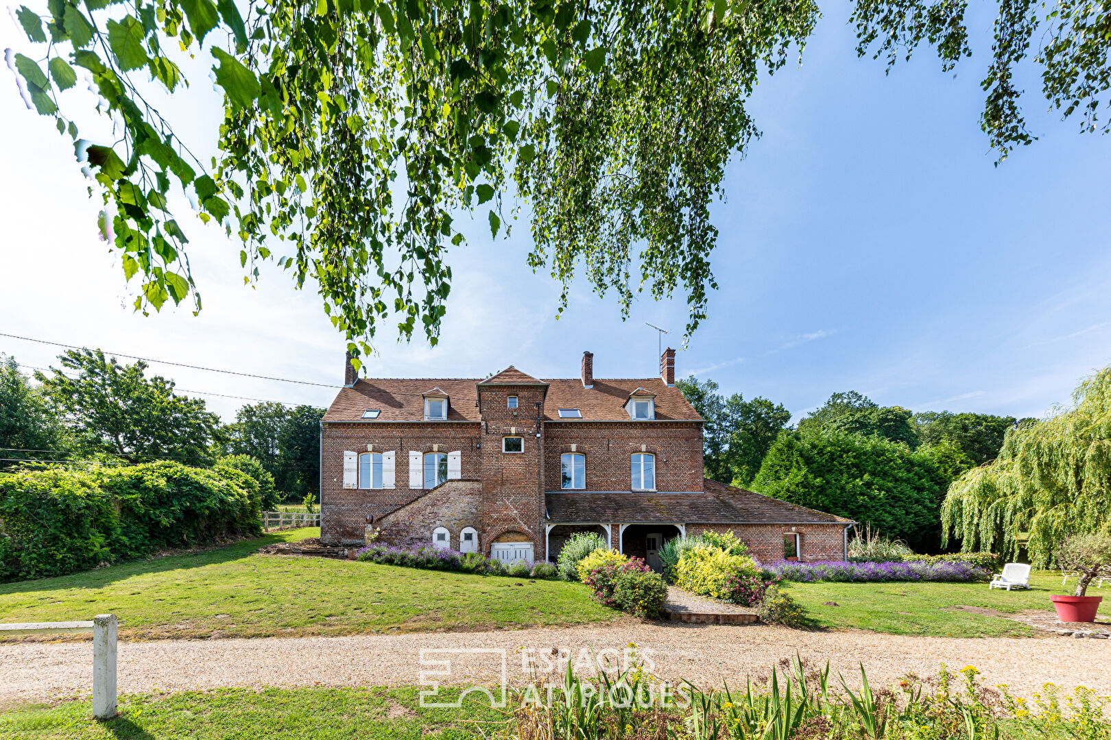 Maison et son corps de ferme au coeur de la nature