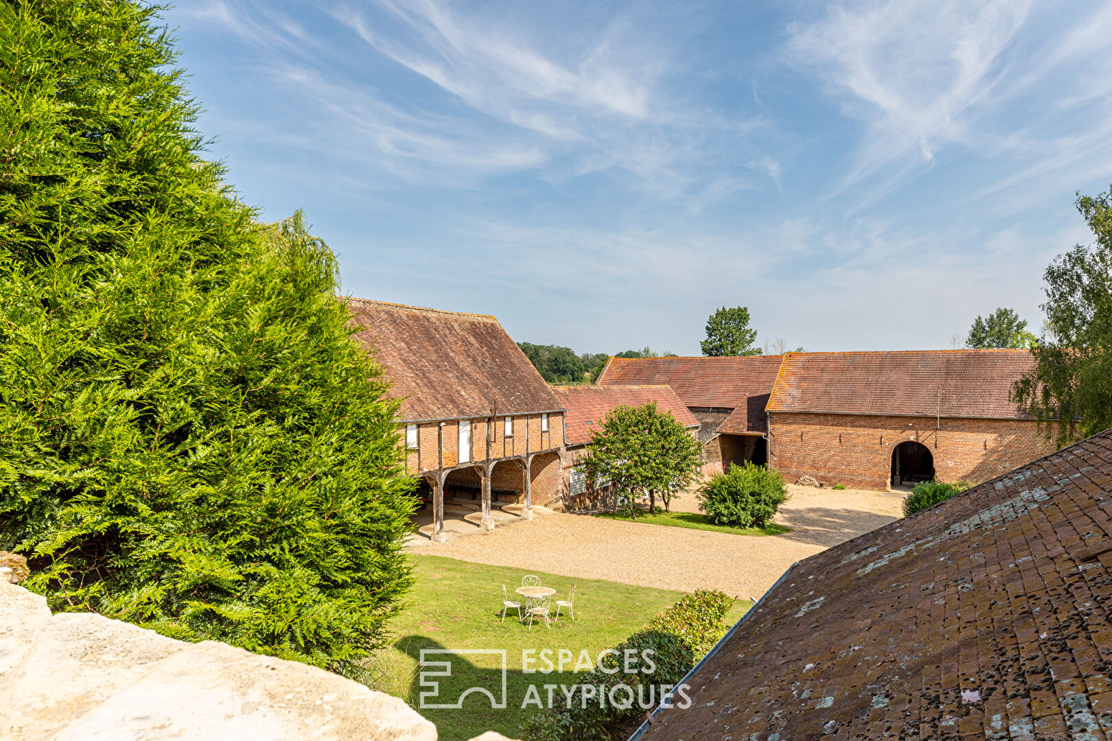 Maison et son corps de ferme au coeur de la nature