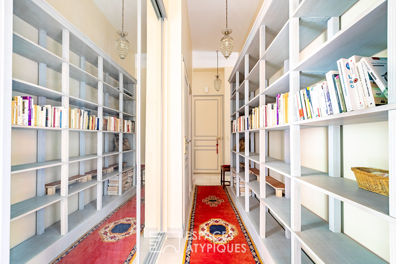 The elegant – Very beautiful Haussmannian apartment in the heart of the Château de Villette