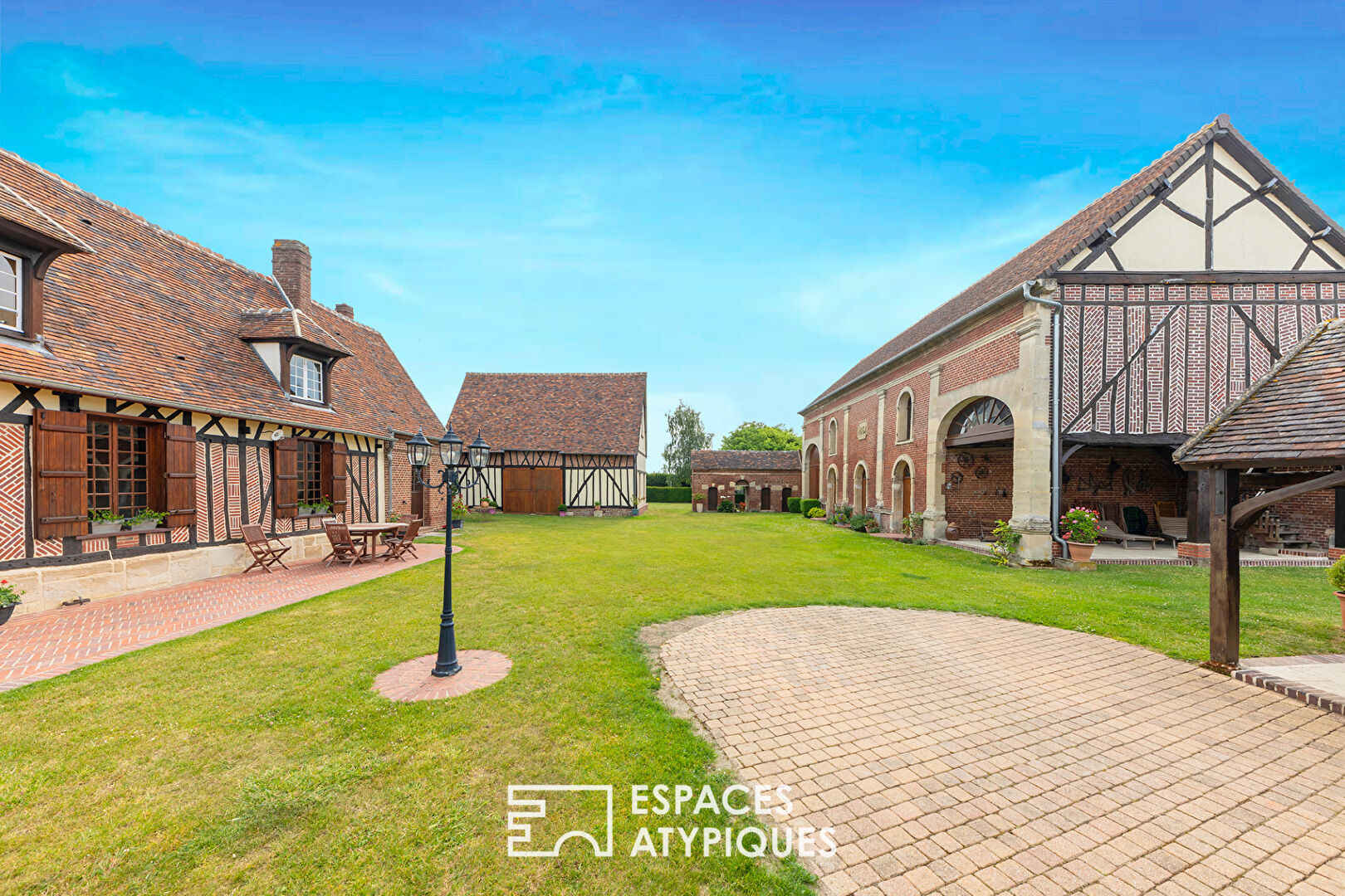 Corps de Ferme avec jardin et grange aménagée
