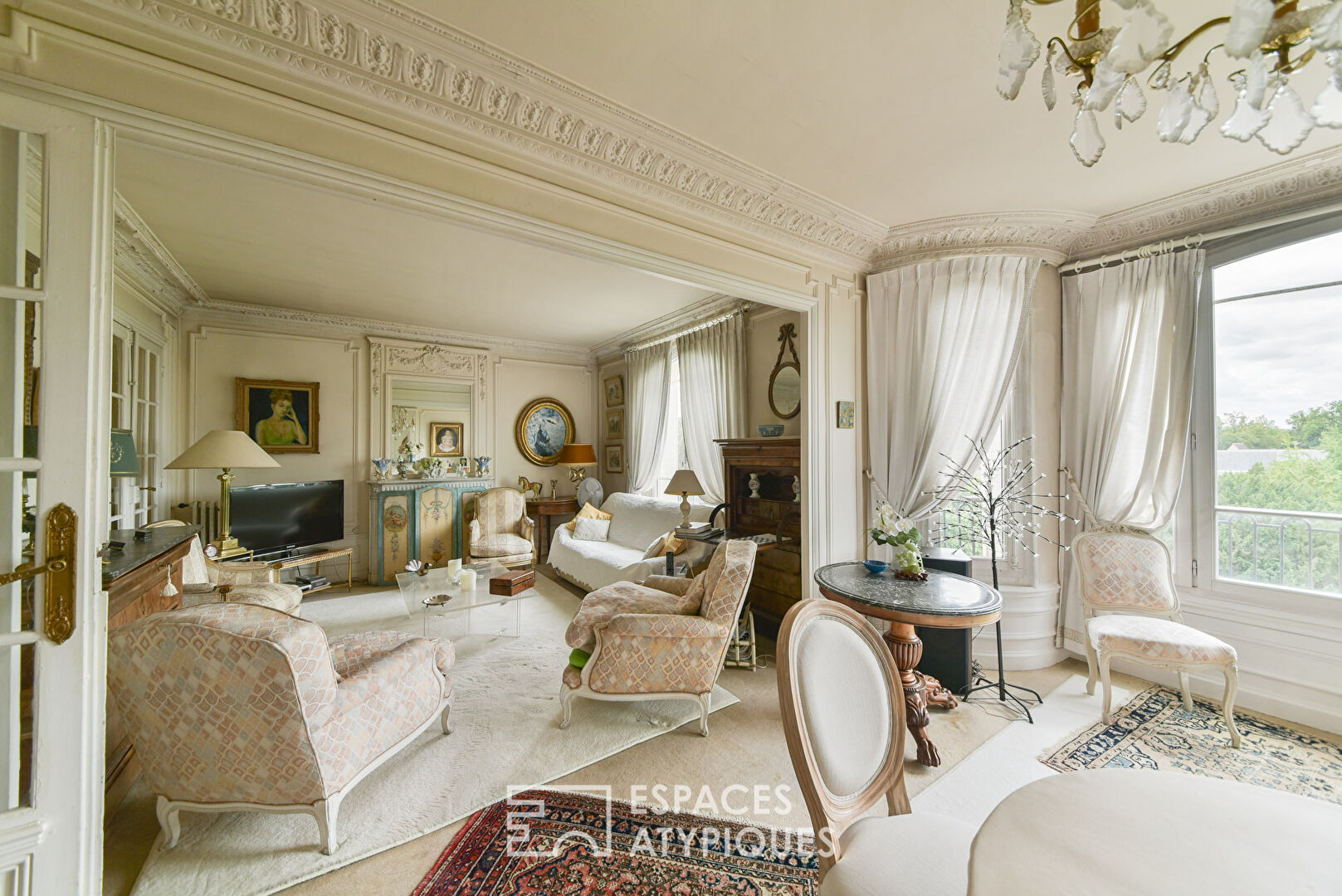 Beautiful Haussmannian apartment with a view in Chantilly