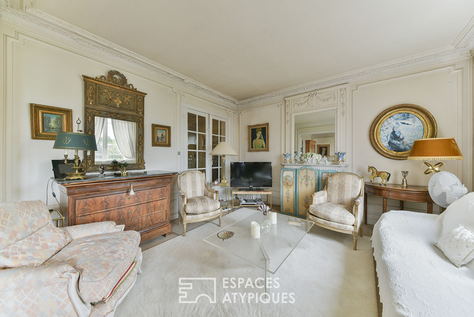 Beautiful Haussmannian apartment with a view in Chantilly