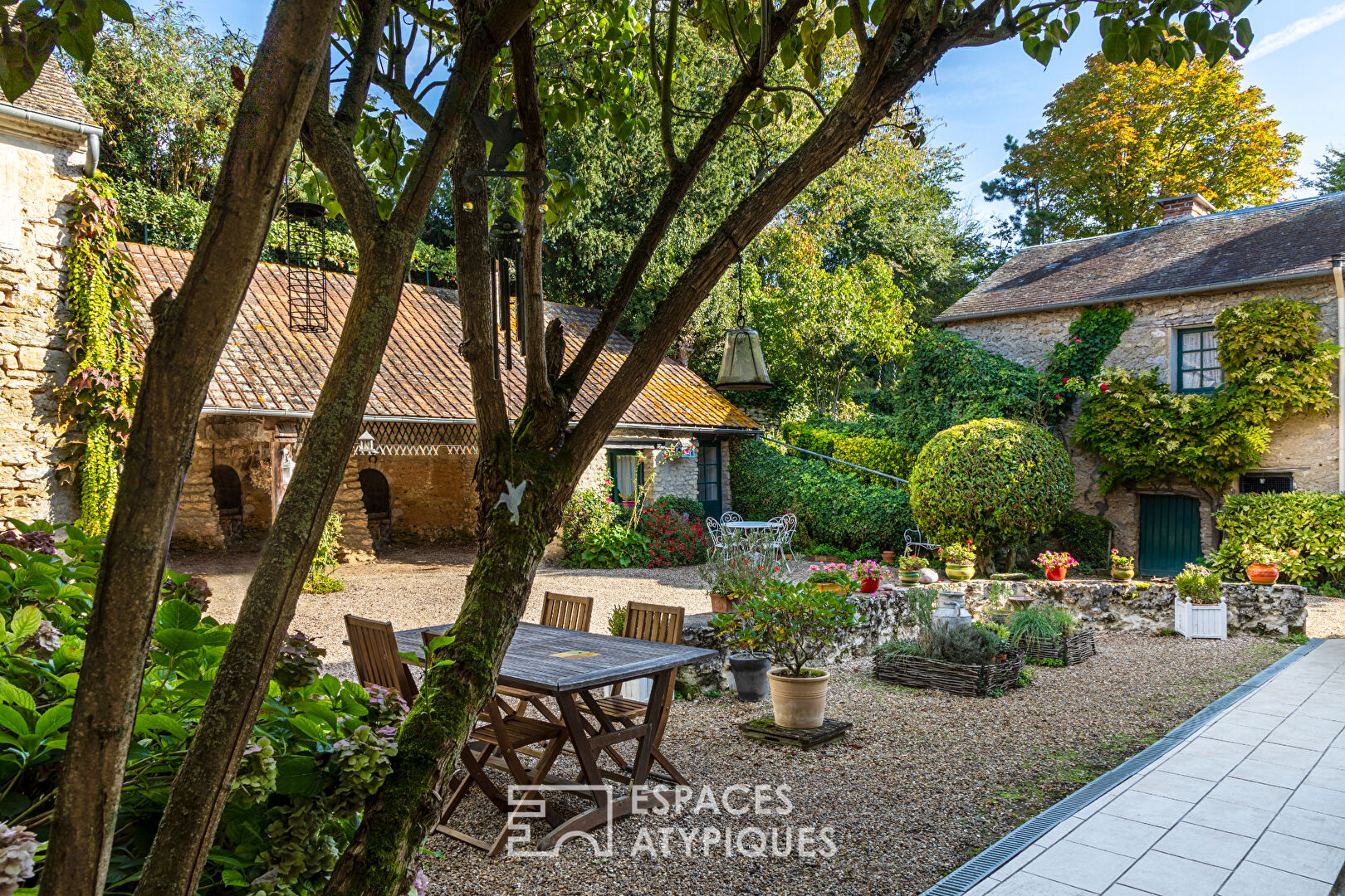 Vexin stone house with outbuilding to convert