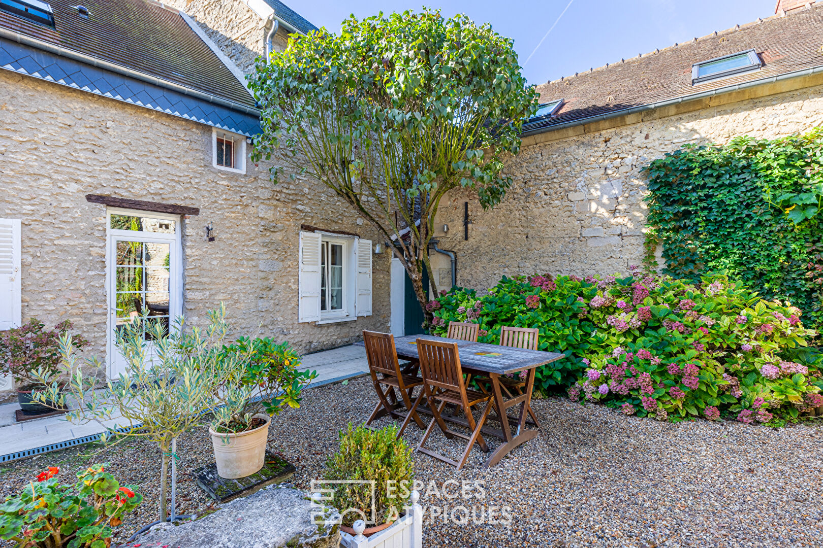 Vexin stone house with outbuilding to convert