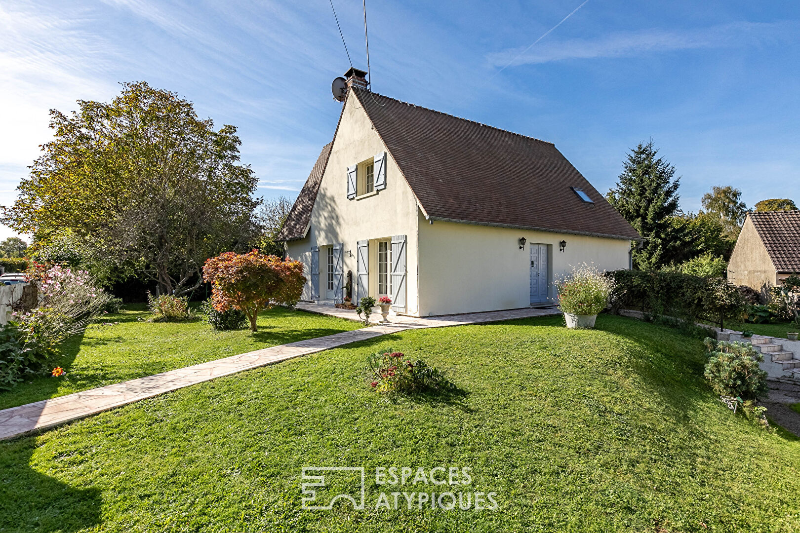 La charmante – Maison moderne traditionnelle avec joli jardin