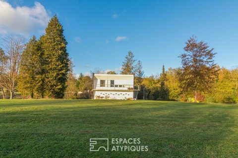 « Le Corbusier en harmonie avec la nature : Maison au bord de l’eau »