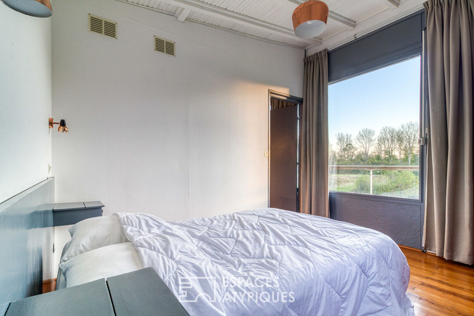 “Le Corbusier in harmony with nature: House by the water”