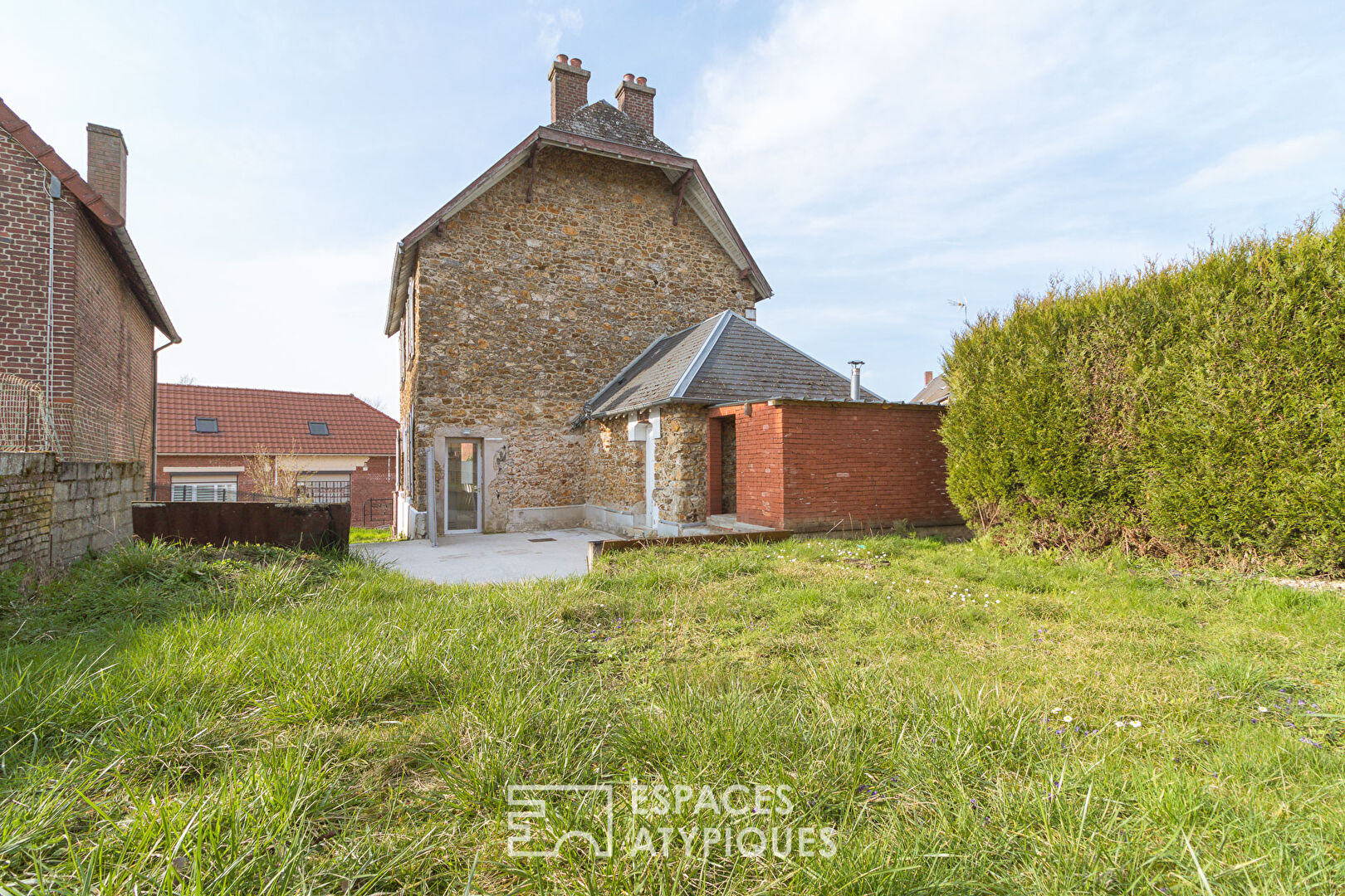 Beautiful completely renovated millstone in the immediate vicinity of Péronne