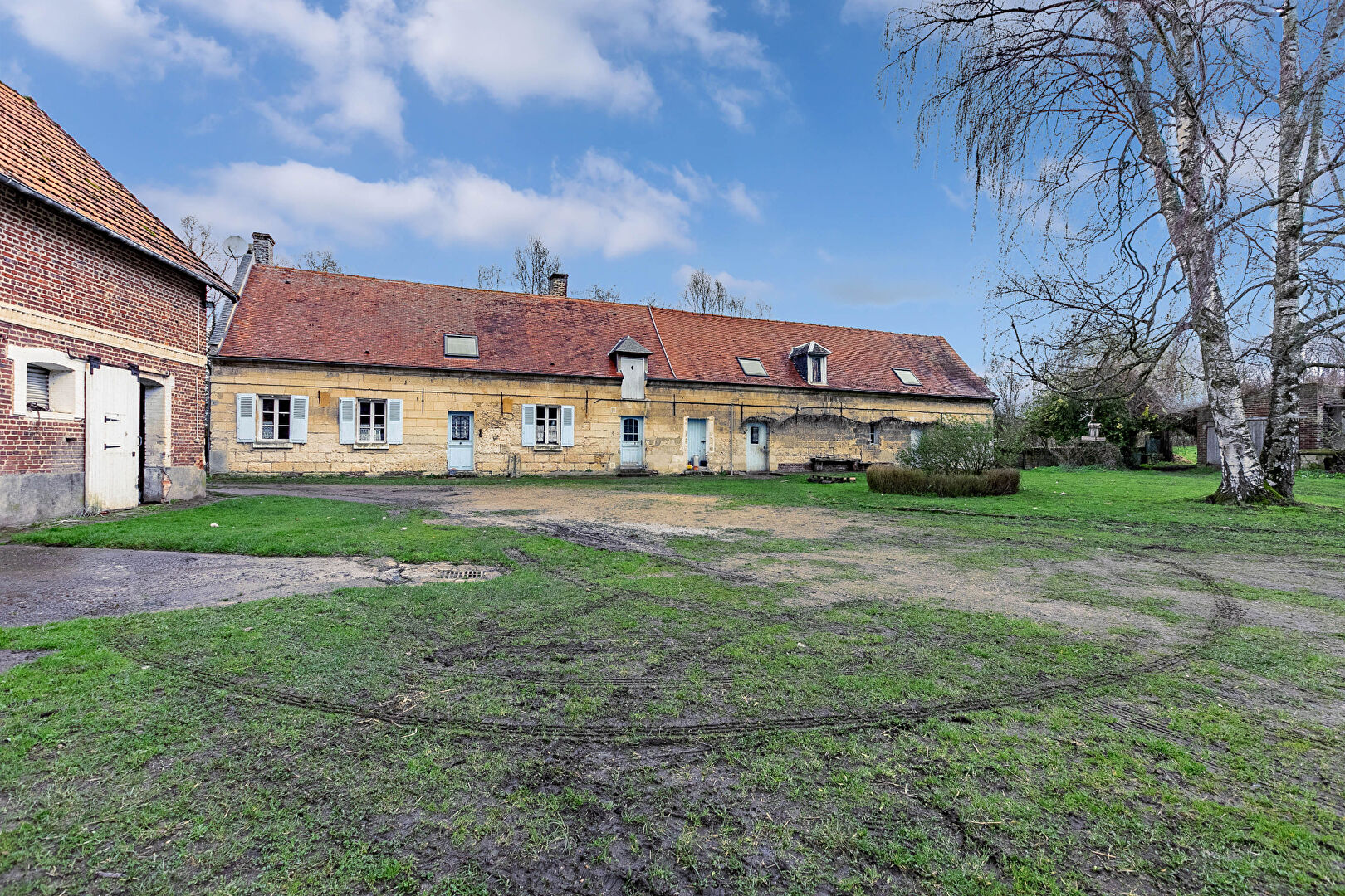 Ferme équestre de caractère, aménagée dans un environnement bucolique préservé