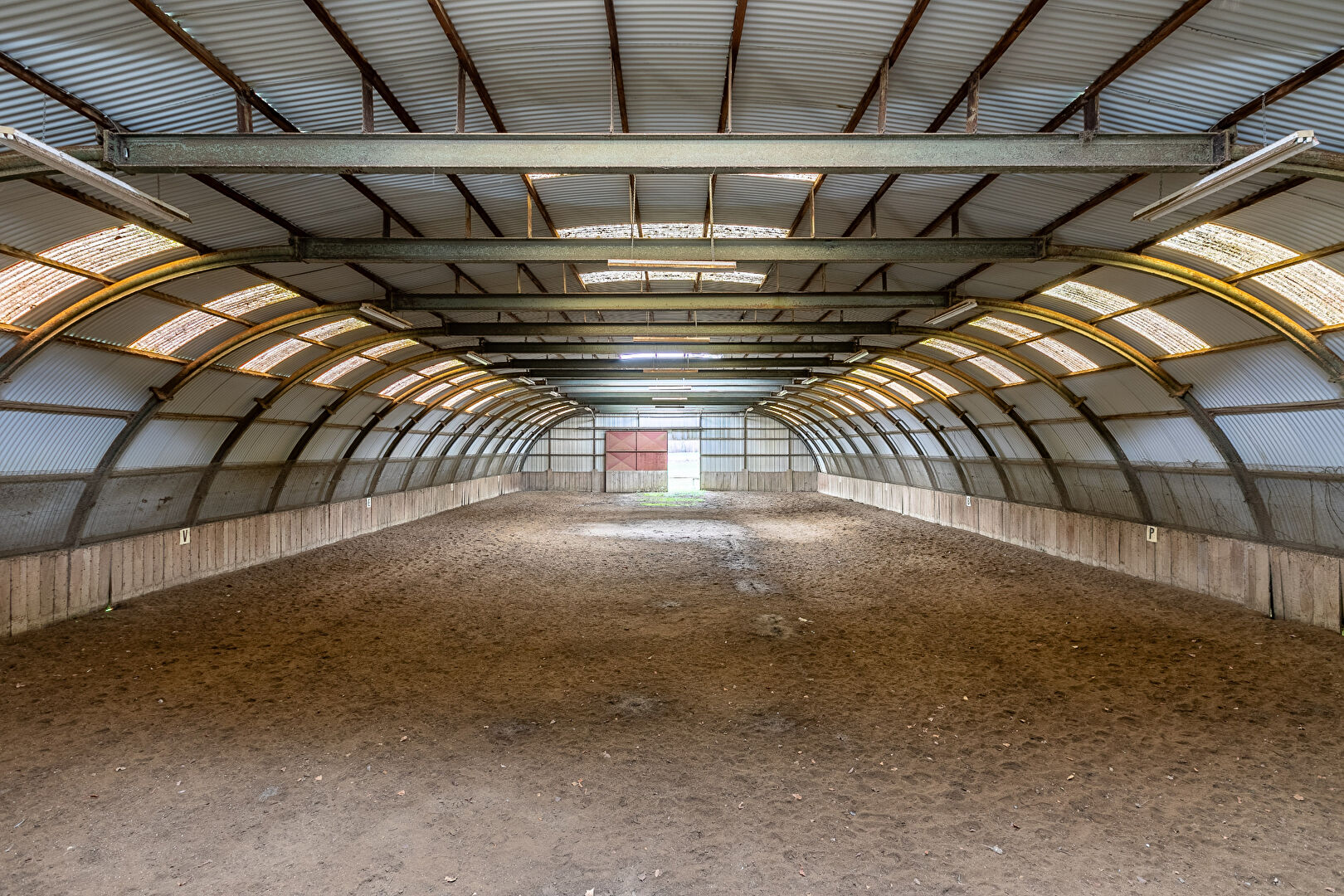 Character equestrian farm set in a preserved bucolic environment