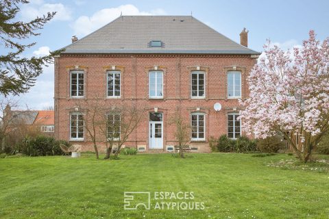Bourgeois brick house with swimming pool