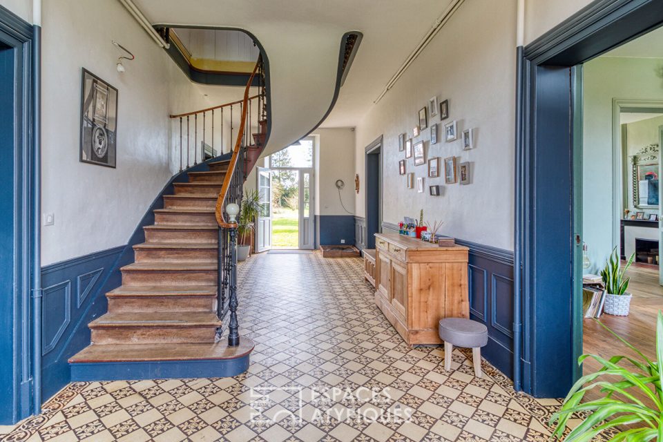 Maison bourgeoise en briques avec piscine