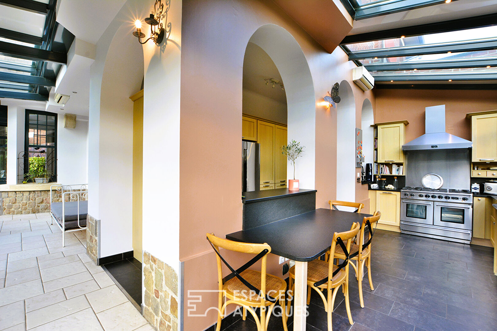 Bourgeois Mansion with swimming pool