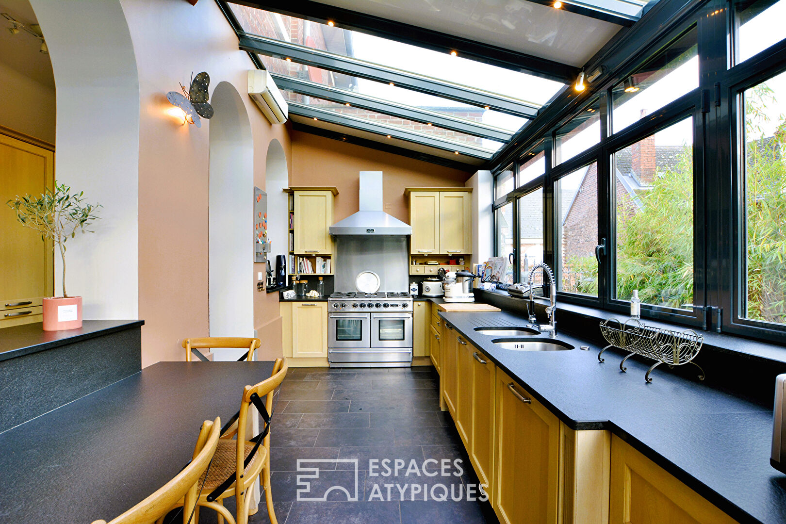 Bourgeois Mansion with swimming pool