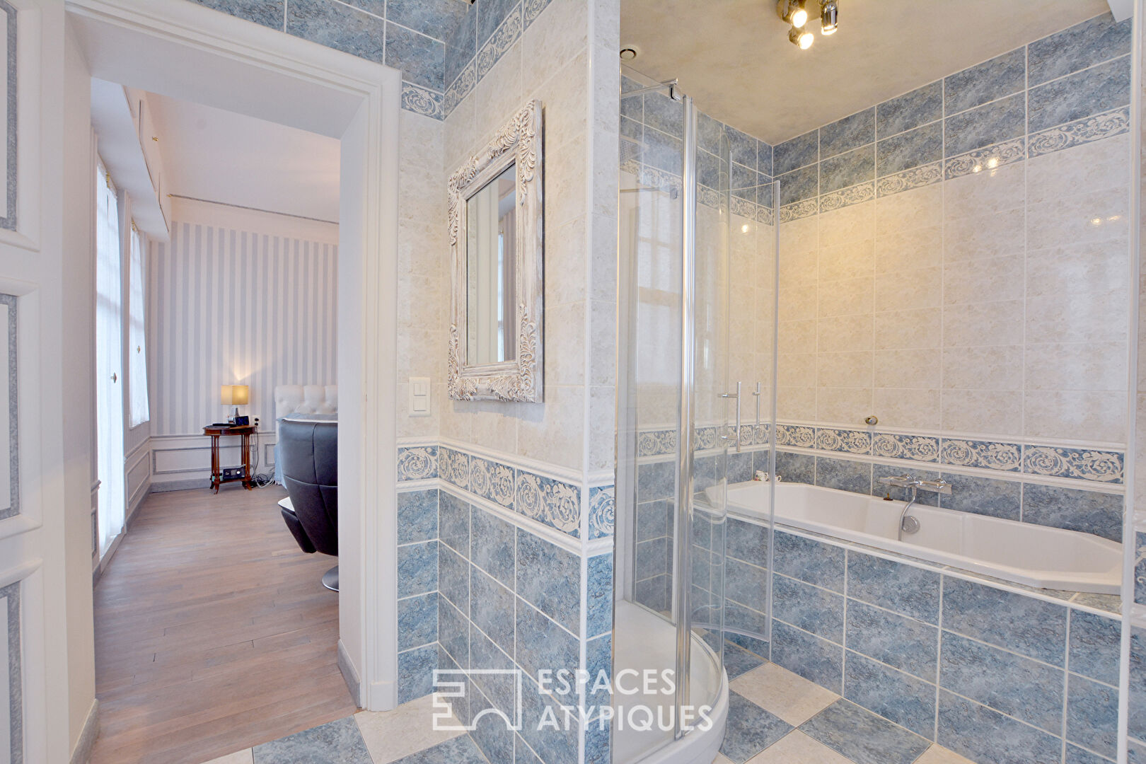 Bourgeois Mansion with swimming pool