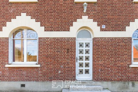 Completely renovated bourgeois house in the countryside: the ideal setting for family life.