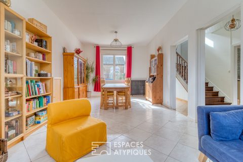 Completely renovated bourgeois house in the countryside: the ideal setting for family life.