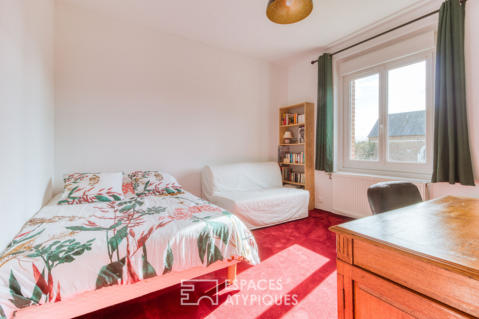 Completely renovated bourgeois house in the countryside: the ideal setting for family life.