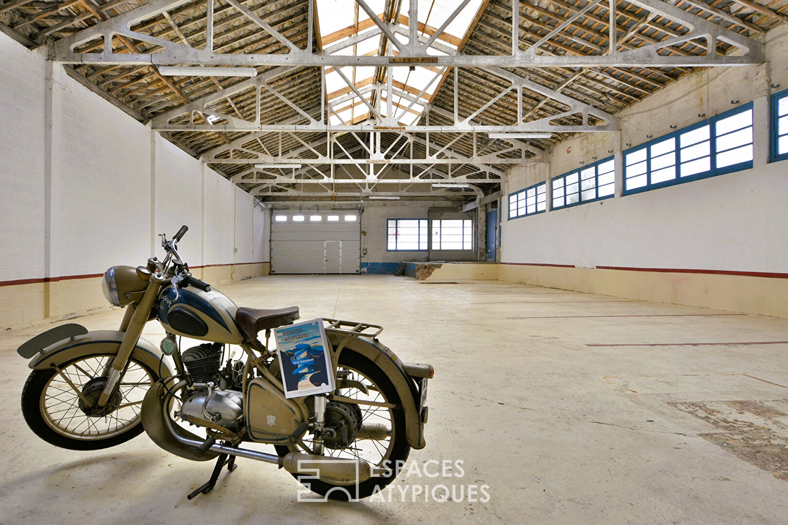 Hangar with possibility of exceptional Loft in the heart of Abbeville