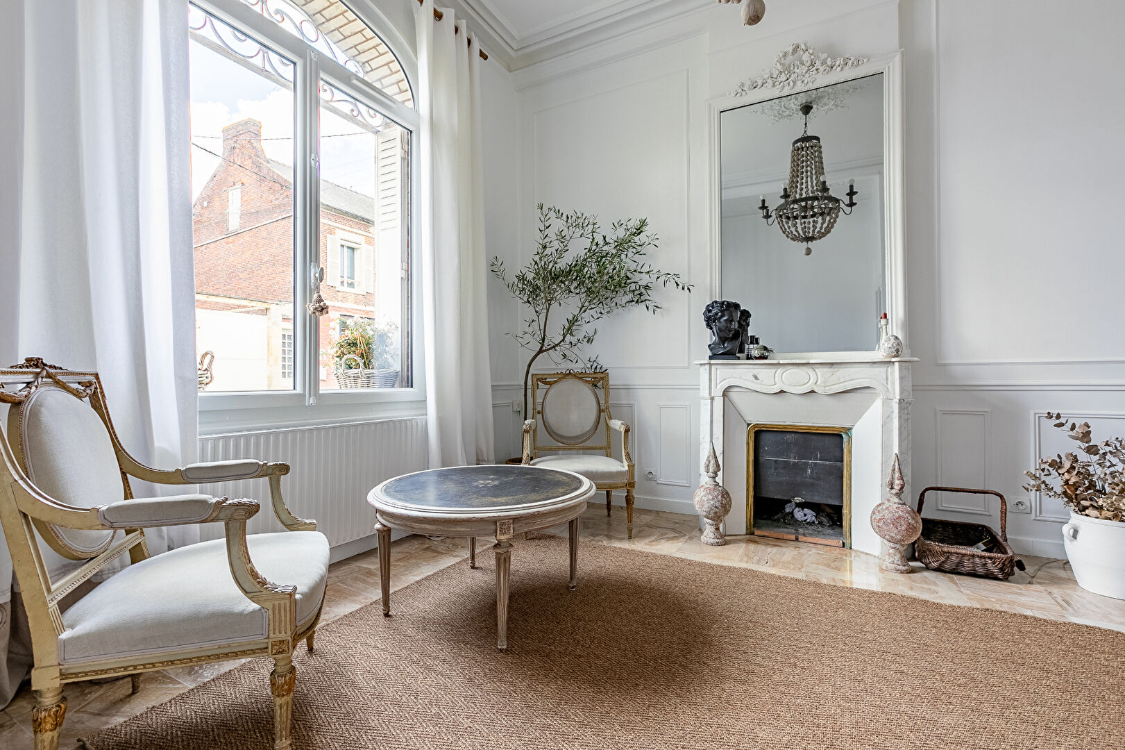 Perfect – Set of 2 renovated townhouses linked by patio and garden