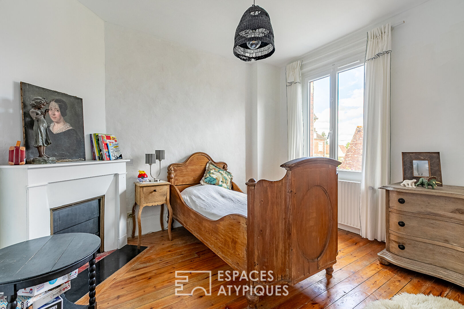 Perfect – Set of 2 renovated townhouses linked by patio and garden
