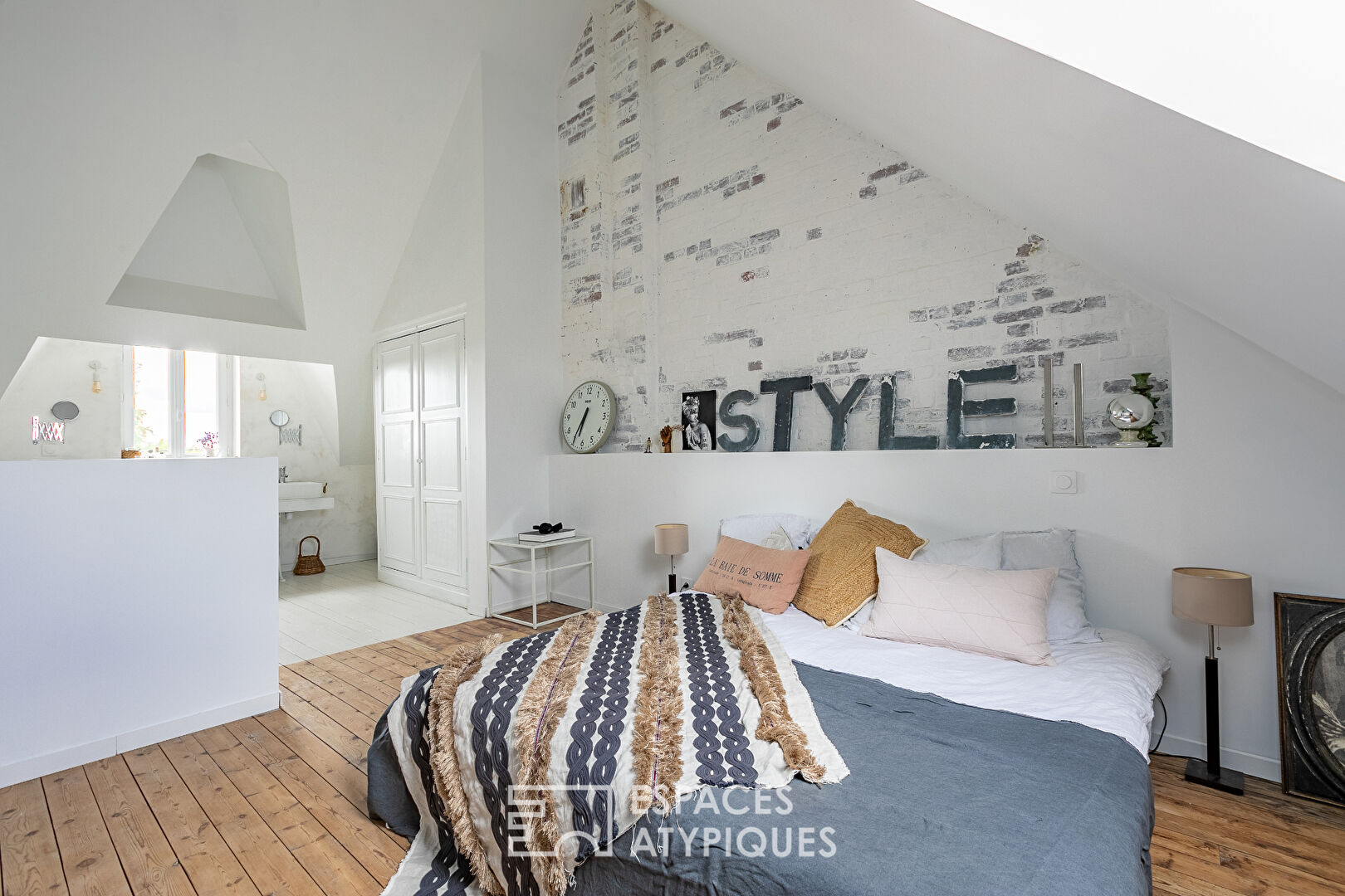 Perfect – Set of 2 renovated townhouses linked by patio and garden