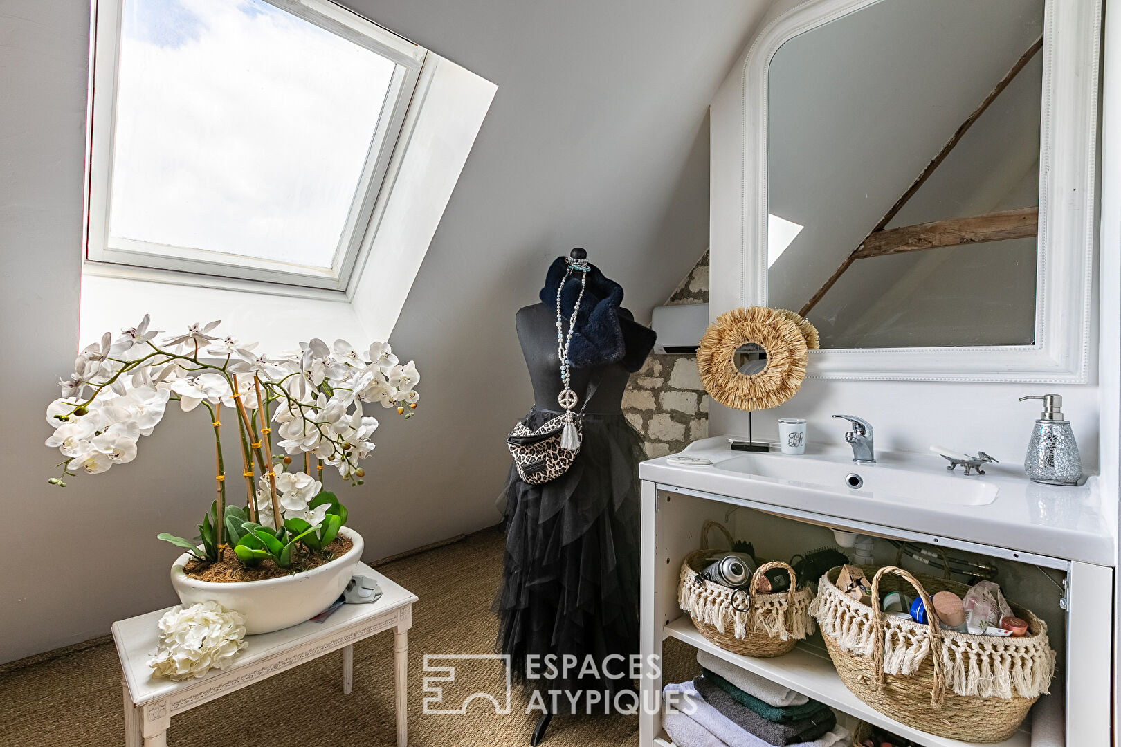 Perfect – Set of 2 renovated townhouses linked by patio and garden