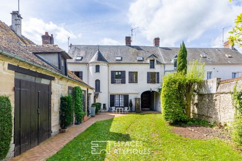 Character residence in the city center with wooded park near Chambly