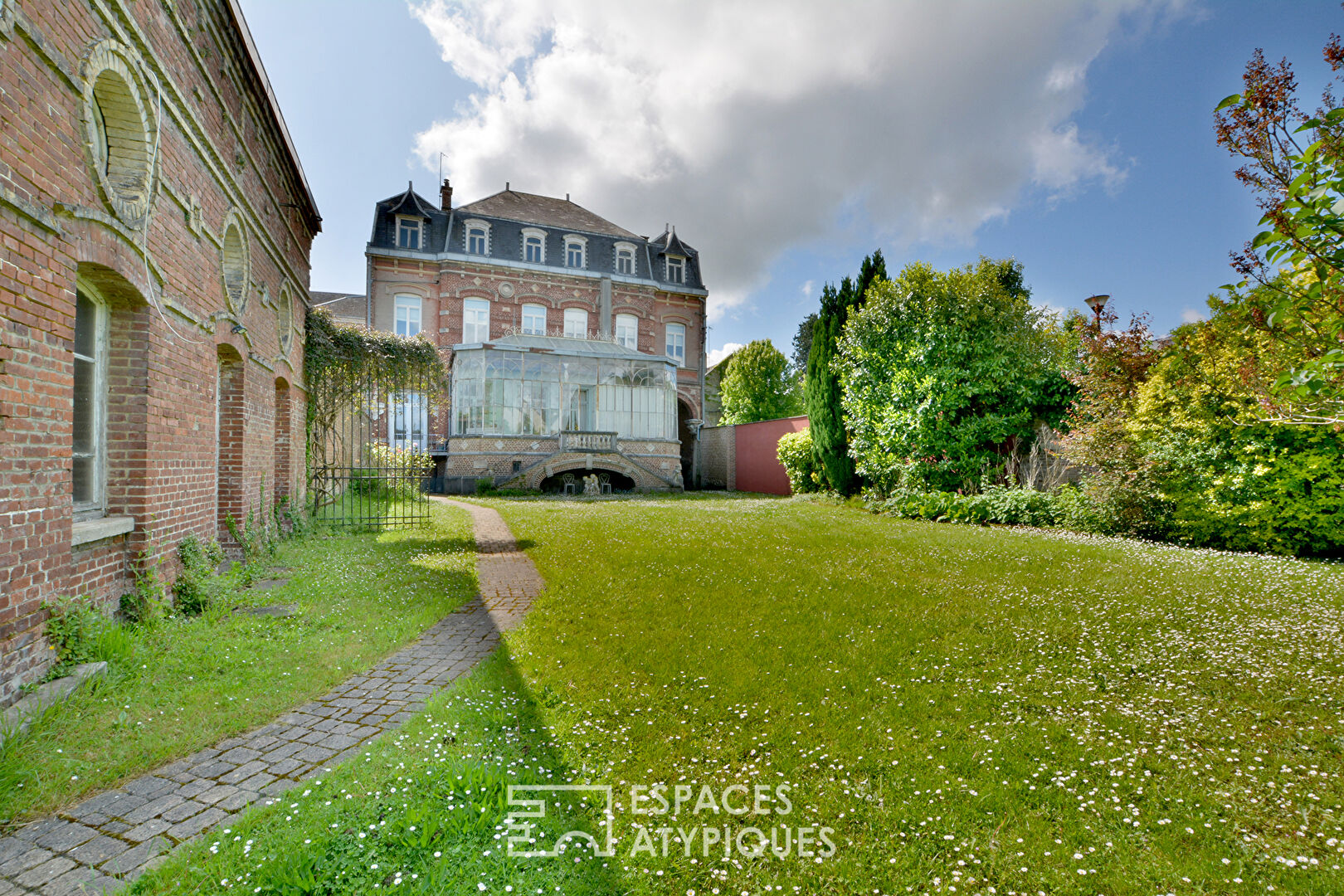 Magnifique Demeure Historique à Abbeville – Charme et Élégance à la Française