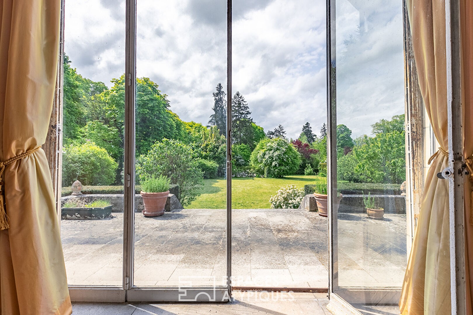 Appartement Grand Siècle avec terrasse et jardin