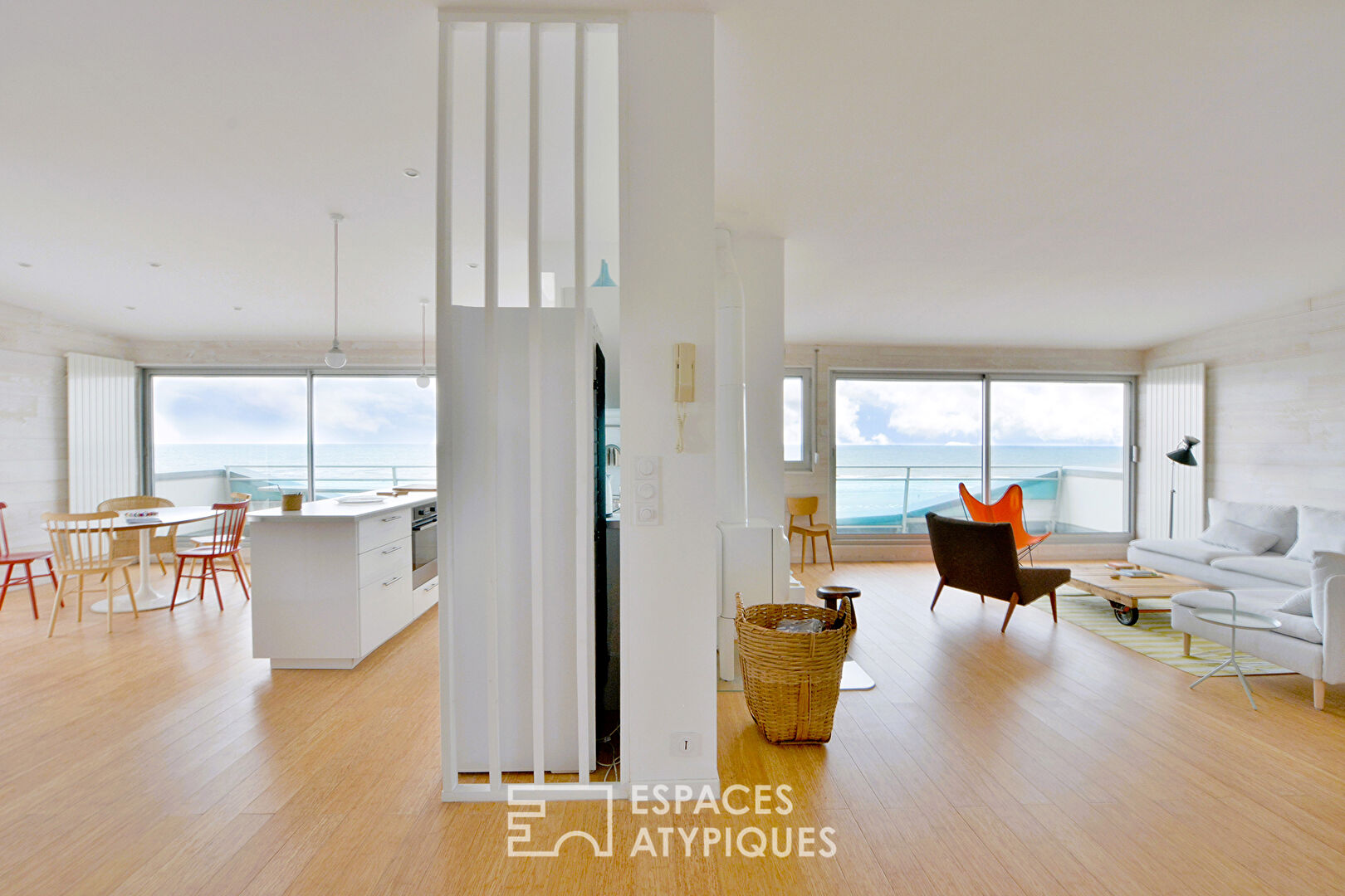 Top floor apartment with panoramic views of the sea and dunes