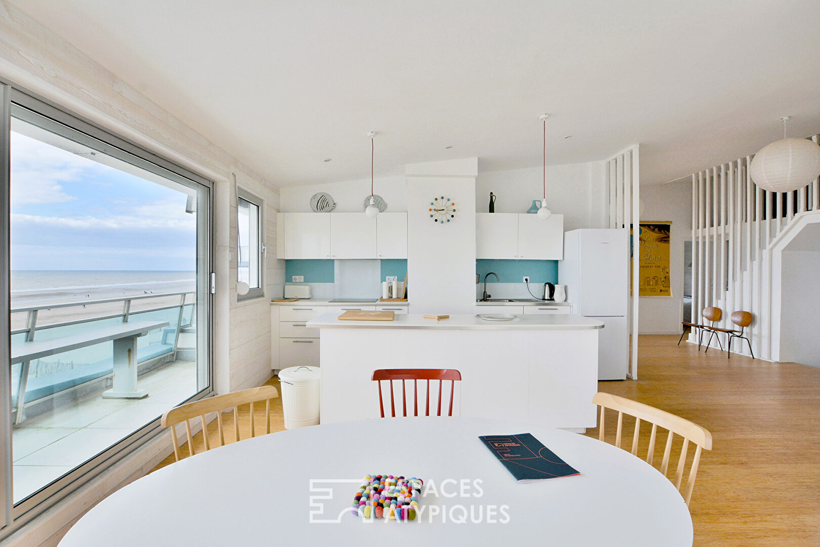 Top floor apartment with panoramic views of the sea and dunes
